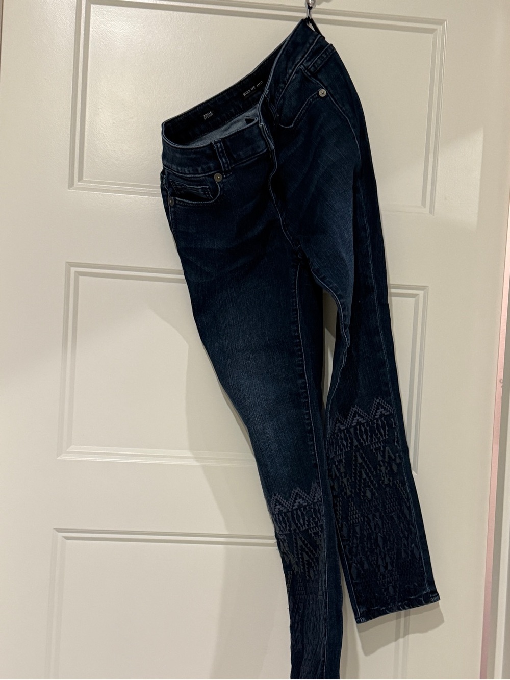 Dark Wash Girls Skinny Jeans with Subtle Pattern